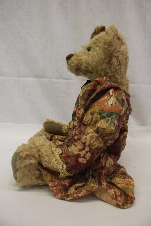 ASHTON DRAKE Galleries Teddy Bear 1999-2000, Brown & Jointed W/Dress & Bow, 17" - Image 4 of 4