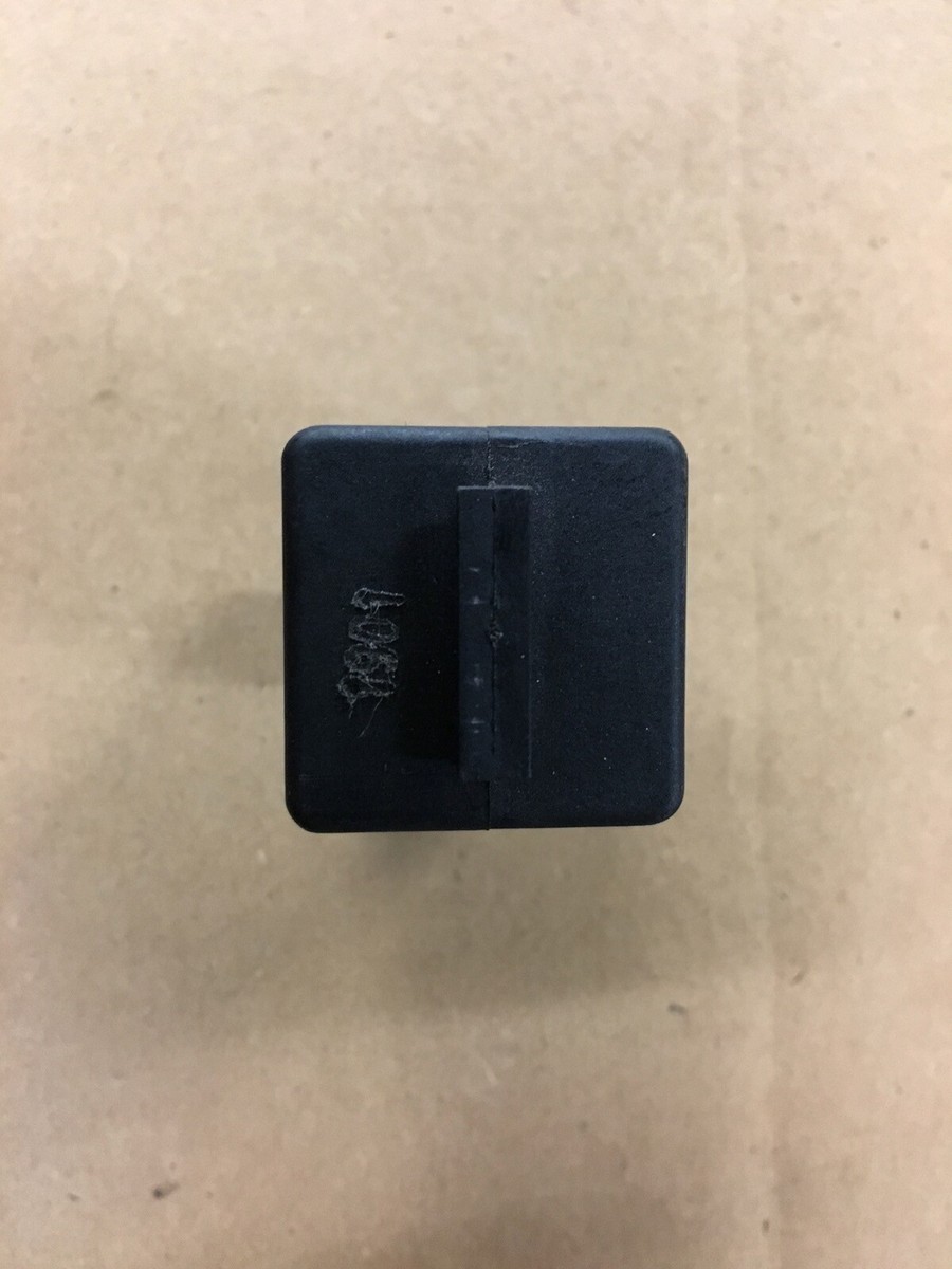 BMW E39,E38 RELAY FOR CONSUMER SHUTDOWN 61354101608 BMW E39,E38 RELAY FOR CONSUMER SHUTDOWN 61354101608