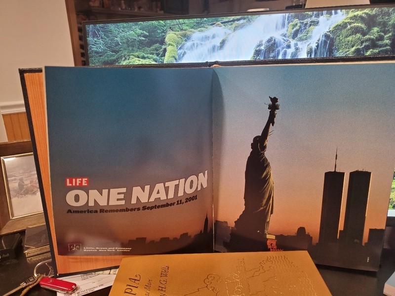 One Nation-America Remembers September 11, 2001 LIFE Robert	 Sullivan 1st Ed