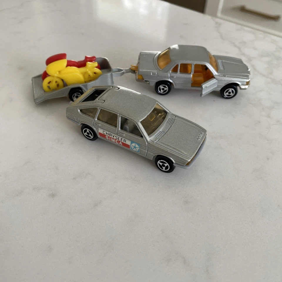 De colección Majorette Diecast 1/60 Mercedes 450 SE, Chrysler y motocicleta Francia Foto 3 de 4