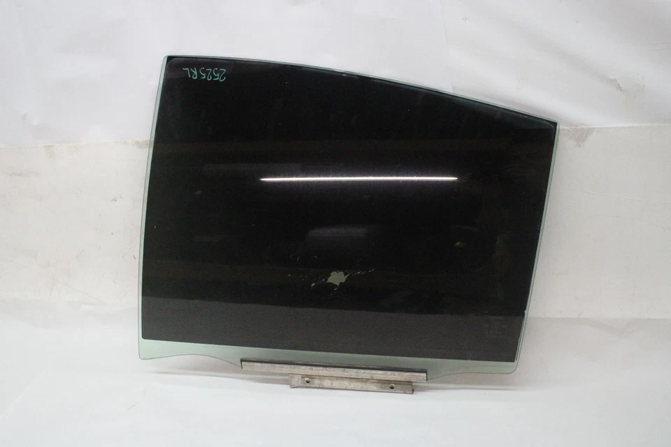 Toyota Prius C 2014 puerta trasera izquierda ventana cristal fabricante original 12 13 14 15 16 17 18 19 Foto 2 de 4