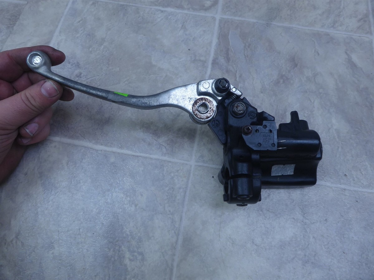 1990 Kawasaki ZX1000B Ninja K719-1) front right brake master