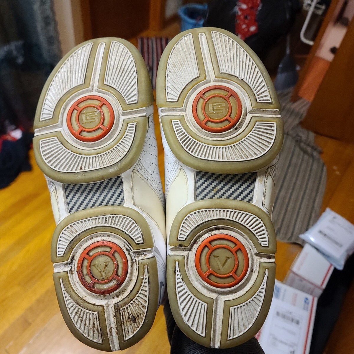 VTG Y2K Nike Zoom LeBron 5 Triple White Size 10 318696-111  display picture 2