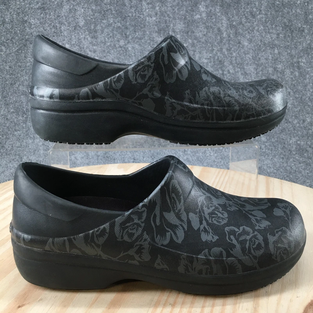 Looking for on sale crocs shoes