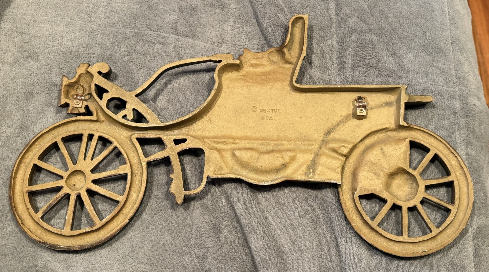 Vintage Collectable SEXTON Cast Iron Metal Wall Hanging Art Antique Car
