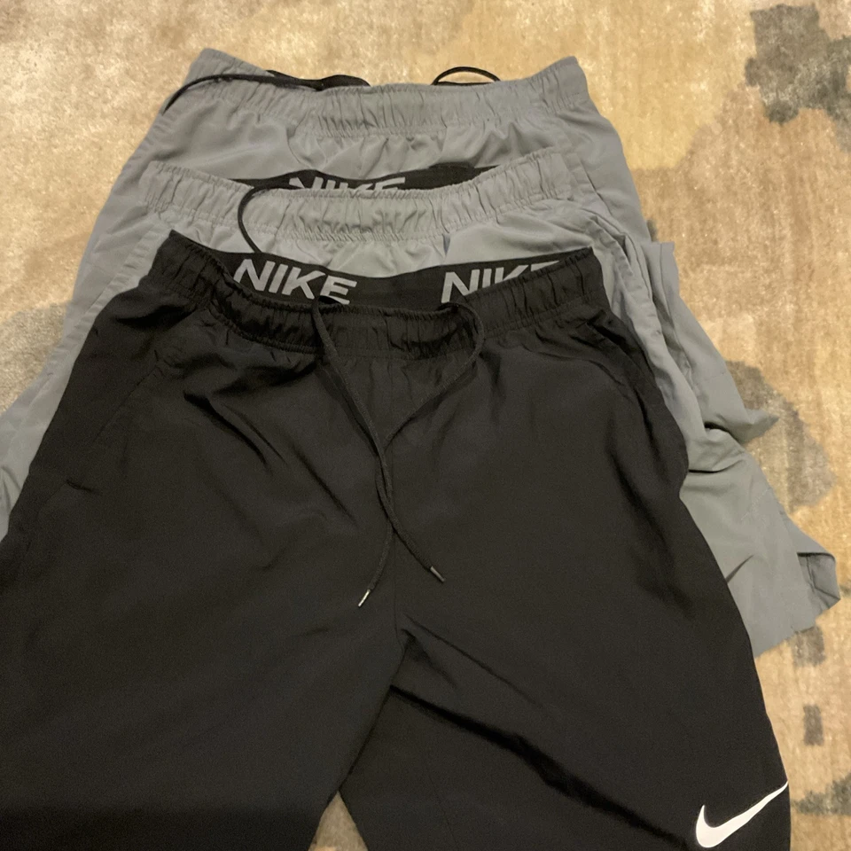 Mens Nike Standard Fit Dry Fit Shorts Grey And Black Lot Of 3 - Image 2 of 4