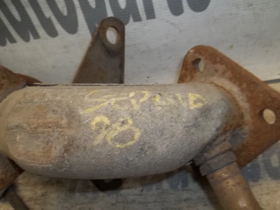 Colector de escape Kia Sephia 1998-2000 tubo en Y con orificio de sensor de oxígeno OEM Foto 2 de 4