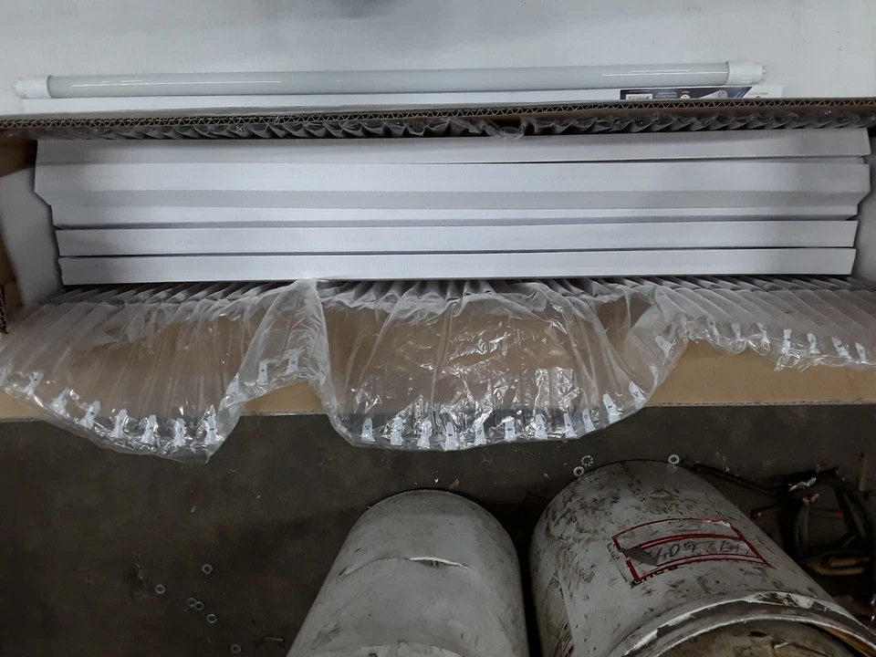 Green Creative 57828 10T8/3F/830/DIR 3000K 10W 3' Caja Bi-Pin de 16 Tubo LED Foto 2 de 3