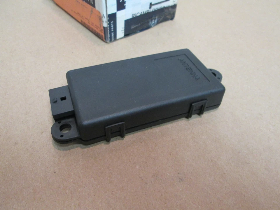 Maserati Gran Cabrio - Sensor volumétrico / Antena - NUEVO # 250671 Foto 3 de 3