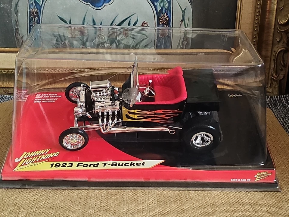 Johnny Lightning 1:18  1923 Ford T Bucket  - Image 2 of 4