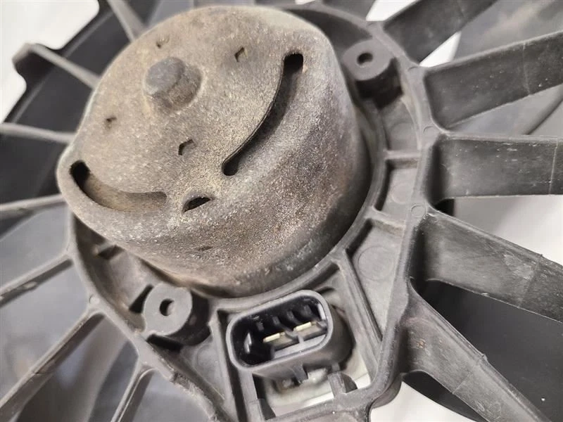 2011-2014 CHRYSLER 200 Radiator Fan Motor Fan Assembly 68020410AA  - Imagem 2 de 4