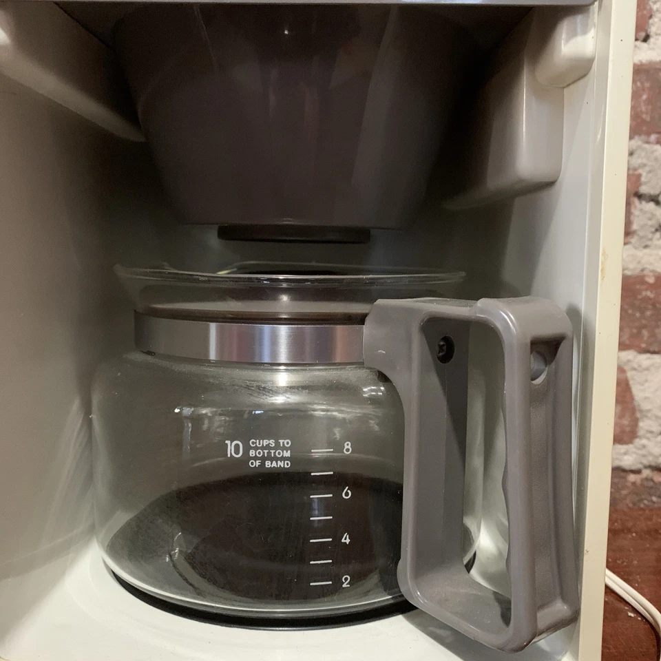Black And Decker Space Saver Coffee Maker. Tested / Works As It Was Designed  - Image 2 of 4