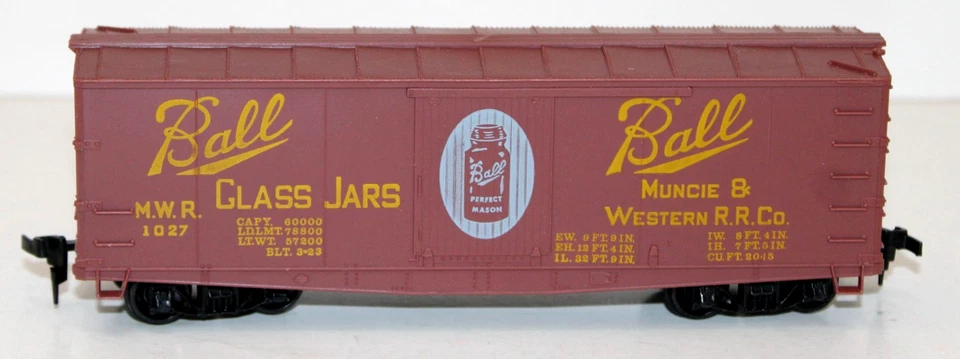 Vintage Roundhouse 3023HO 36' Billboard Box Car Ball Glass Jars NIB RTR - Image 2 of 4