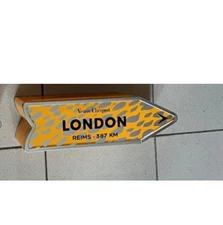 VEUVE CLICQUOT Champagne LONDON Arrow Tin Case Empty Rare Limited Edition