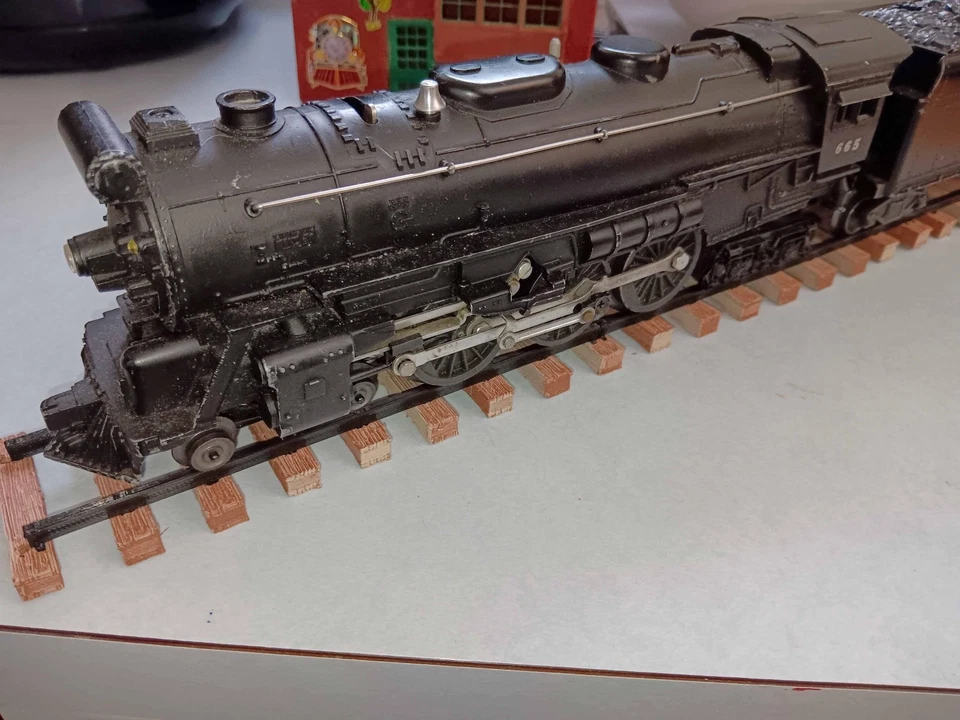 O Gauge Display Track – 8-Piece Static Rail Set (56") – Black Rail + "Wood" ties - Image 2 of 4