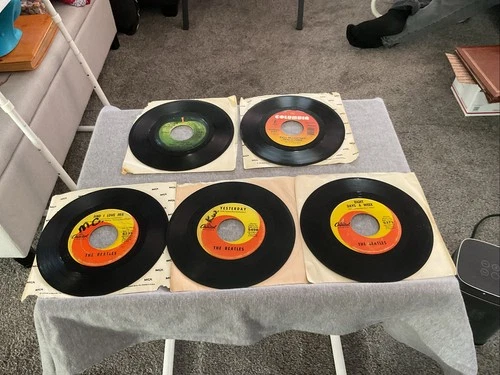 LOT OF FIVE 45rpm RECORDS 3 BEATLES, PAUL McCARTNEY, JOHN LENNON
