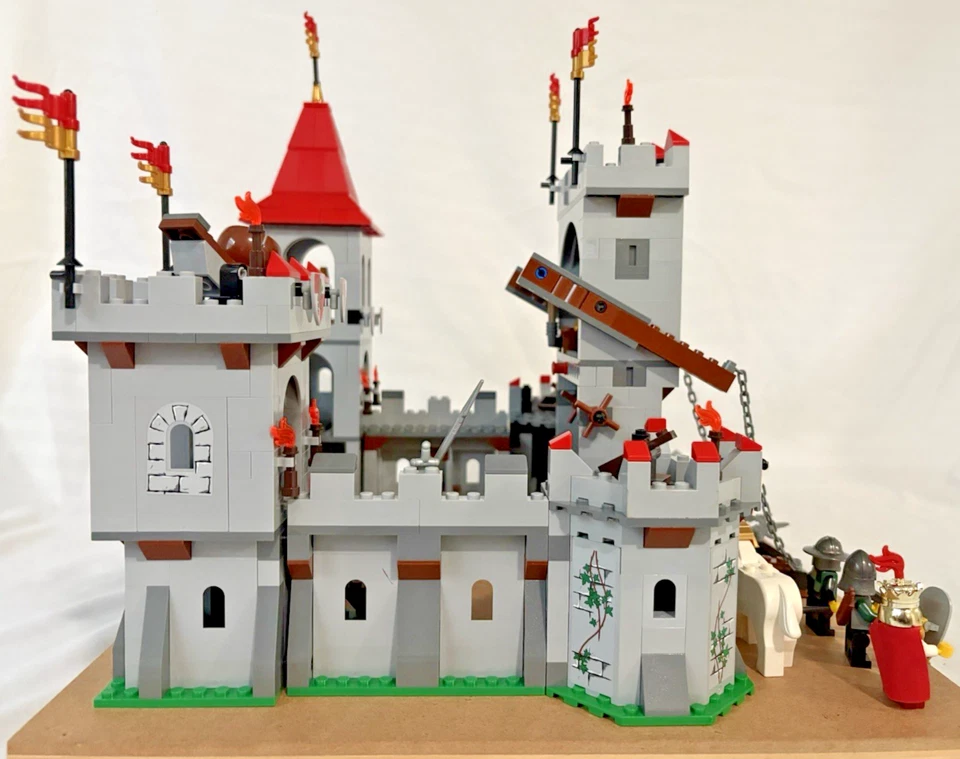 LEGO 7946 королевский замок - полный замок с семью минифигурками. См. описание - Изображение 4 из 4