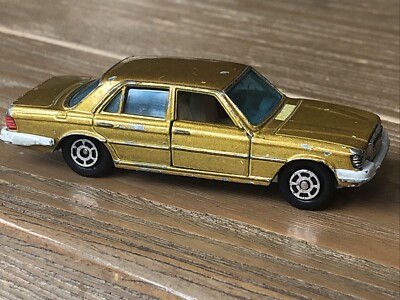 Yatming #1012 Mercedes-Benz 450 SEL Gold 1:64 Diecast Hong Kong selten