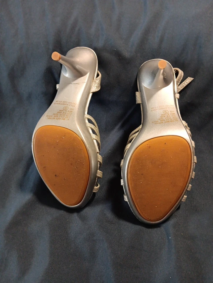 Wild Rose Women's Sparkly Silver Open Toe Sling Back 3 1/2 inch Heels - Size 9 - Image 2 of 4