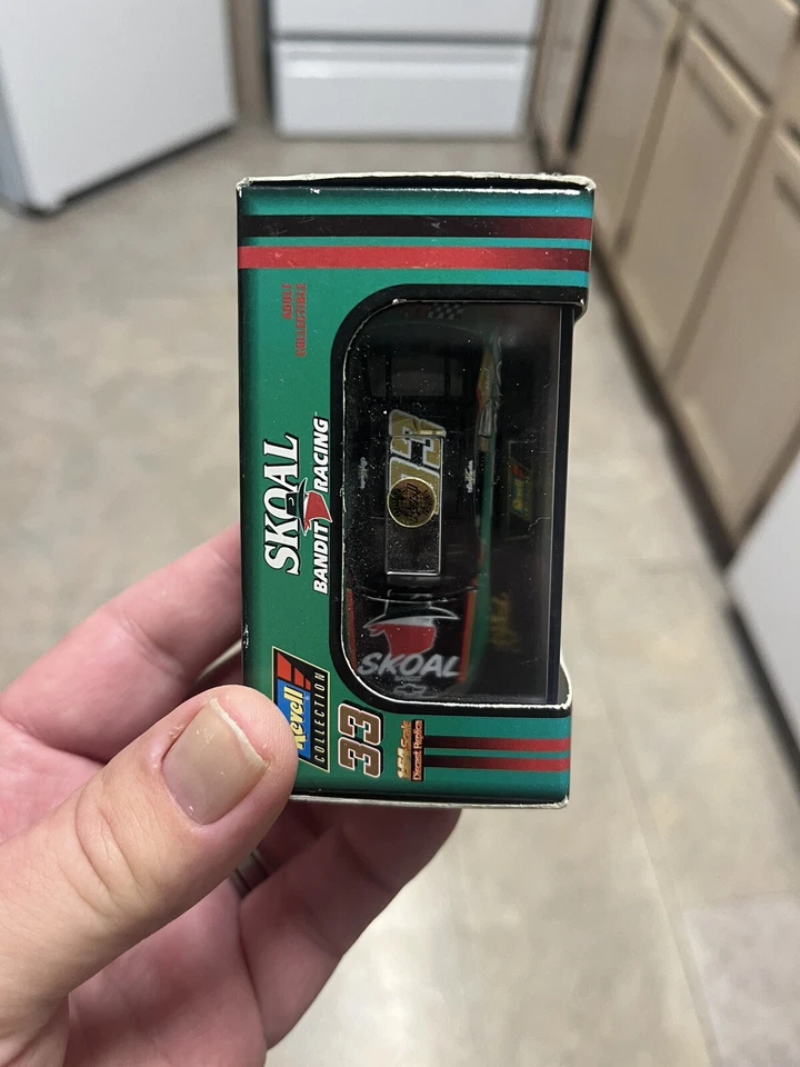 Ken Schrader #33 Skoal Bandit Racing/Bud Shootout 1998 Monte Carlo Revell 1/64 - Image 2 of 4