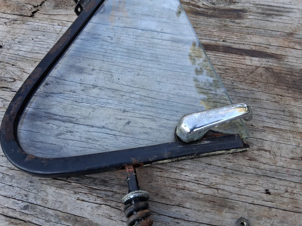 Noviembre 1972 68-72 o 73-79? Ventana de ala de ventilación de puerta de pasajero personalizada Ford F-150 Foto 2 de 4