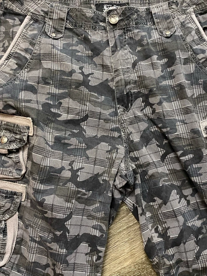 Pantalones Cortos Carga Lions Crest by English Laundry 36 Hombres Grunge Sueltos Camuflados/A Cuadros Foto 3 de 4