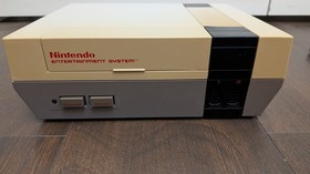 Nintendo NES Console (NES-001) Bundle Controller, Gun, Mario/Duck Hunt - Tested