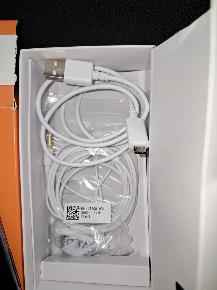 Samsung Galaxy J5 8 GB Schwarz (Ohne Simlock)...2015 - Bild 2 von 4