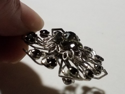 Stunning Vintage Brooch Ornate Pin Silver Color Metal Filigree Black Rhinestone - Picture 9 of 12