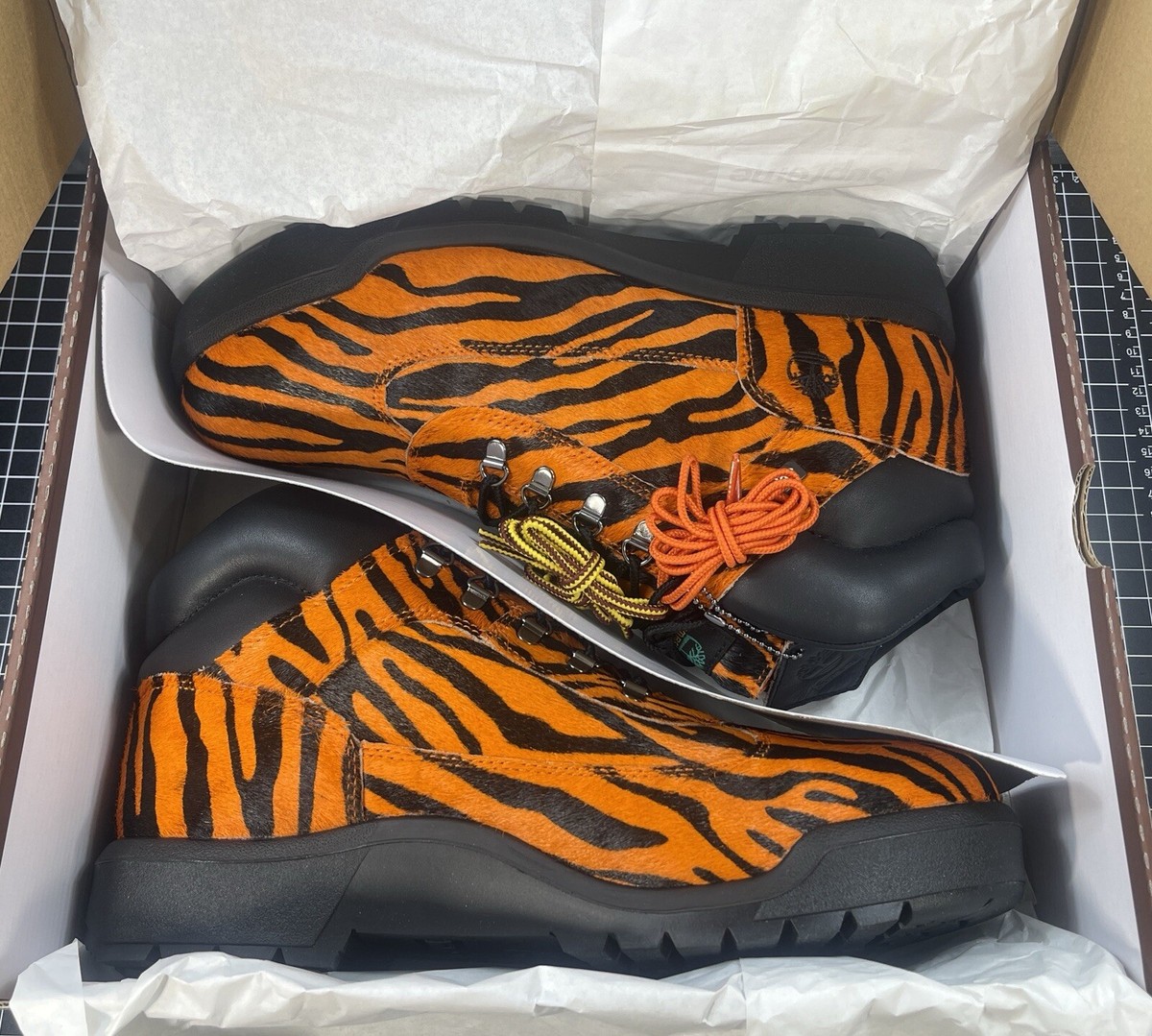 MENS SIZE 12 US ~ SUPREME x TIMBERLAND THE FIELD BOOT TIGER MENS SIZE 12 US ~ SUPREME x TIMBERLAND THE FIELD BOOT TIGER