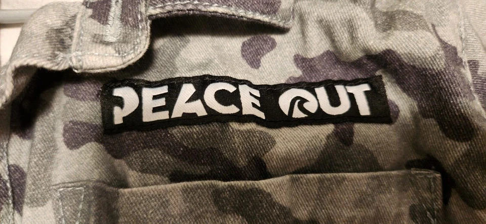 F4A Feather 4 Arrow Kids Size 10 Boutique Button Front Camo PEACE OUT Shirt - Image 4 of 4