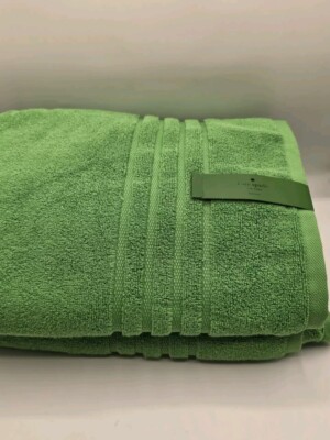 KATE SPADE New York Large Pantone Green Plush Bath Towels 28 x 54 Set of 2 NEW
