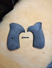 Used Pachmayr Compac Grips Ruger Speed Six Round Butt Black Rubber Screw