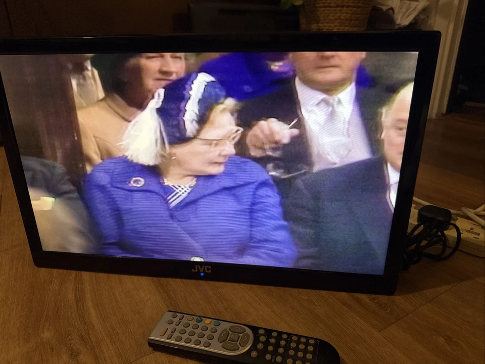 JVC LT-22DD42J 22" LED HD TV with Built-In DVD Player and Remote (No Stand) - Image 3 of 4