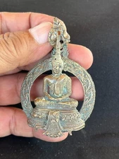 OLD PENDANT THAI BUDDHA, EMERALD BUDDHA ( PHRA KAEO MORAKOT) RAINY SAESON ATTIRE