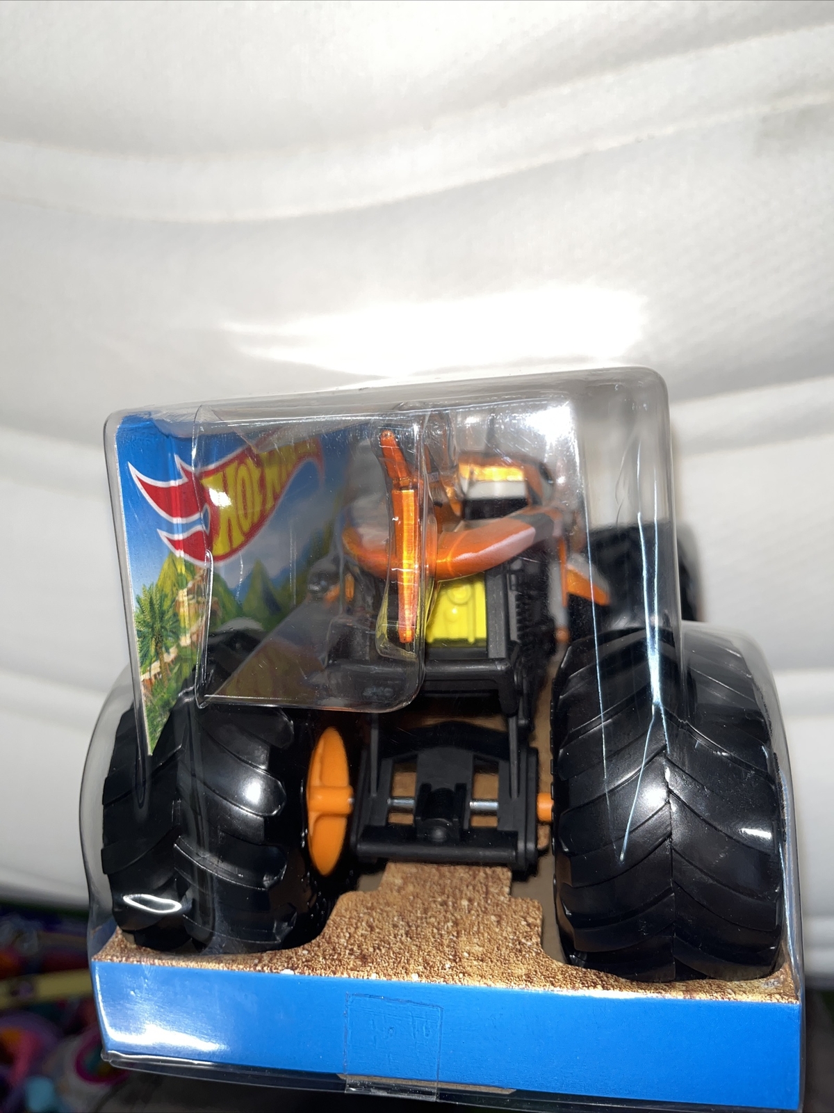 Hot Wheels Monster Trucks Tiger Shark die-cast 1:24 scale vehicle with  Giant Wheels for kids age 3 to 8 years old great gift toy trucks large  scales