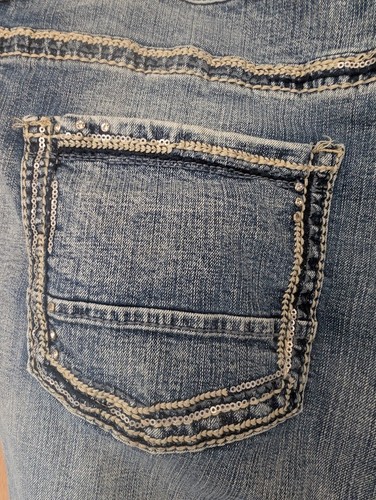 Maurices Capri Jeans Womens Plus Size 24 Embroidered Medium Wash Distressed - Picture 5 of 12