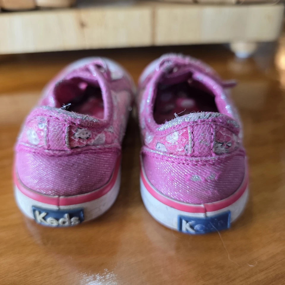Girls Keds Hello Kitty Sneakers Size 6 Hook And Loop Closure Rubber Toes Pink - Image 4 of 4