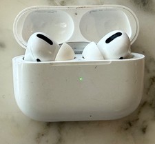 Apple AirPods Pro 2nd Generation with MagSafe Wireless Charging Case (USB‑C)...