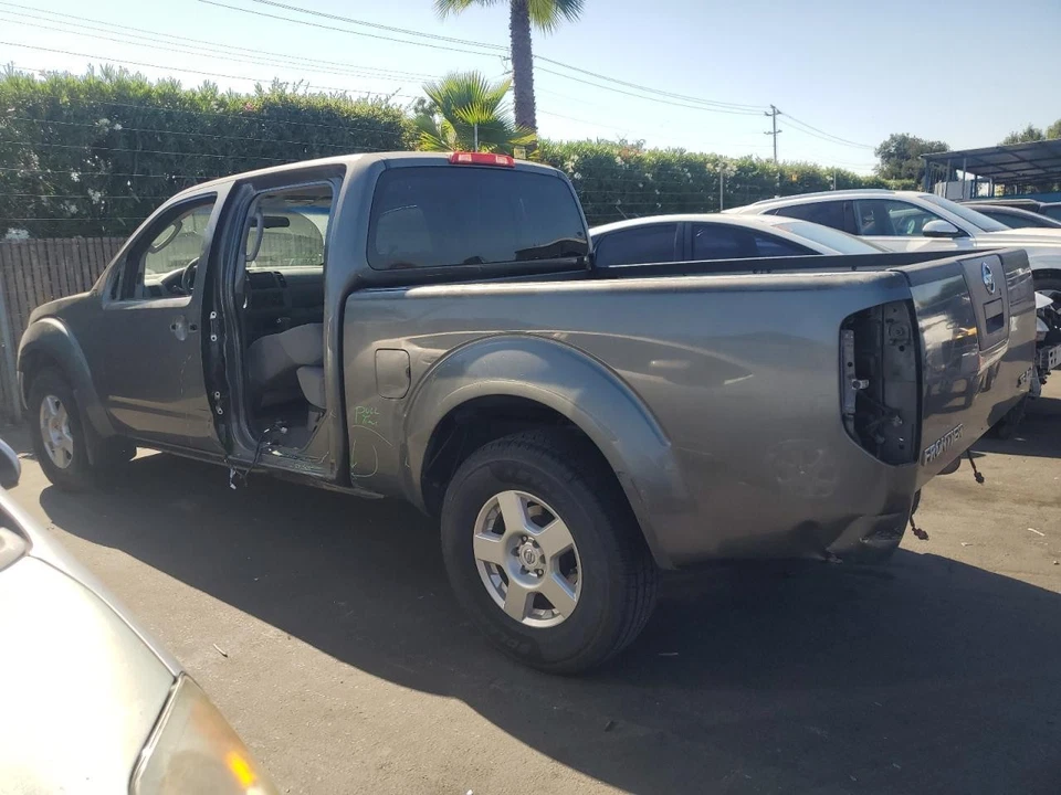 Conjunto de puerta delantera derecha usado se adapta a: Nissan Frontier 2008 sin carrocería lateral mo Foto 3 de 4