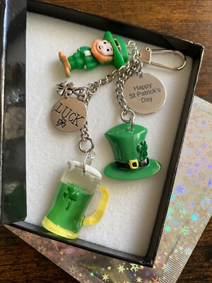 Schlüsselanhänger St. Patricks Day Taschenanhänger Glückskobold Bierhut Kleeblatt Geschenkbox