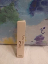 Basic Beauty Eyeshadow Primer, full size. 10 ml/0.35 oz.