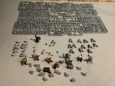 A28840 UNKOWN DWARF DWARVES LOT BITS ATLANTIC GAMES SPACE FANTASY ARMY HEADS GUN