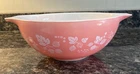 Vintage Pyrex 444 Pink Gooseberry 4 Quart Mixing Bowl EUC Handle & Spout