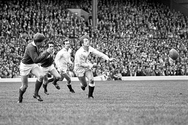регби Tony Bond Passes Ball Watched