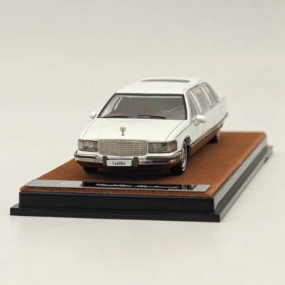1/64 Cadillac Fleetwood extended edition White Alloy Diecast