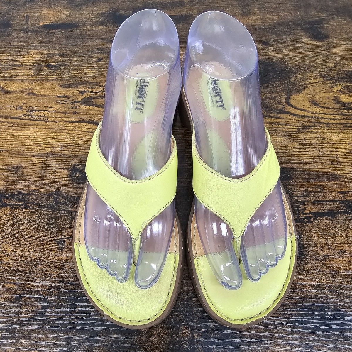Born Green Leather Low Heel Thong Flip Flop Sandals Women