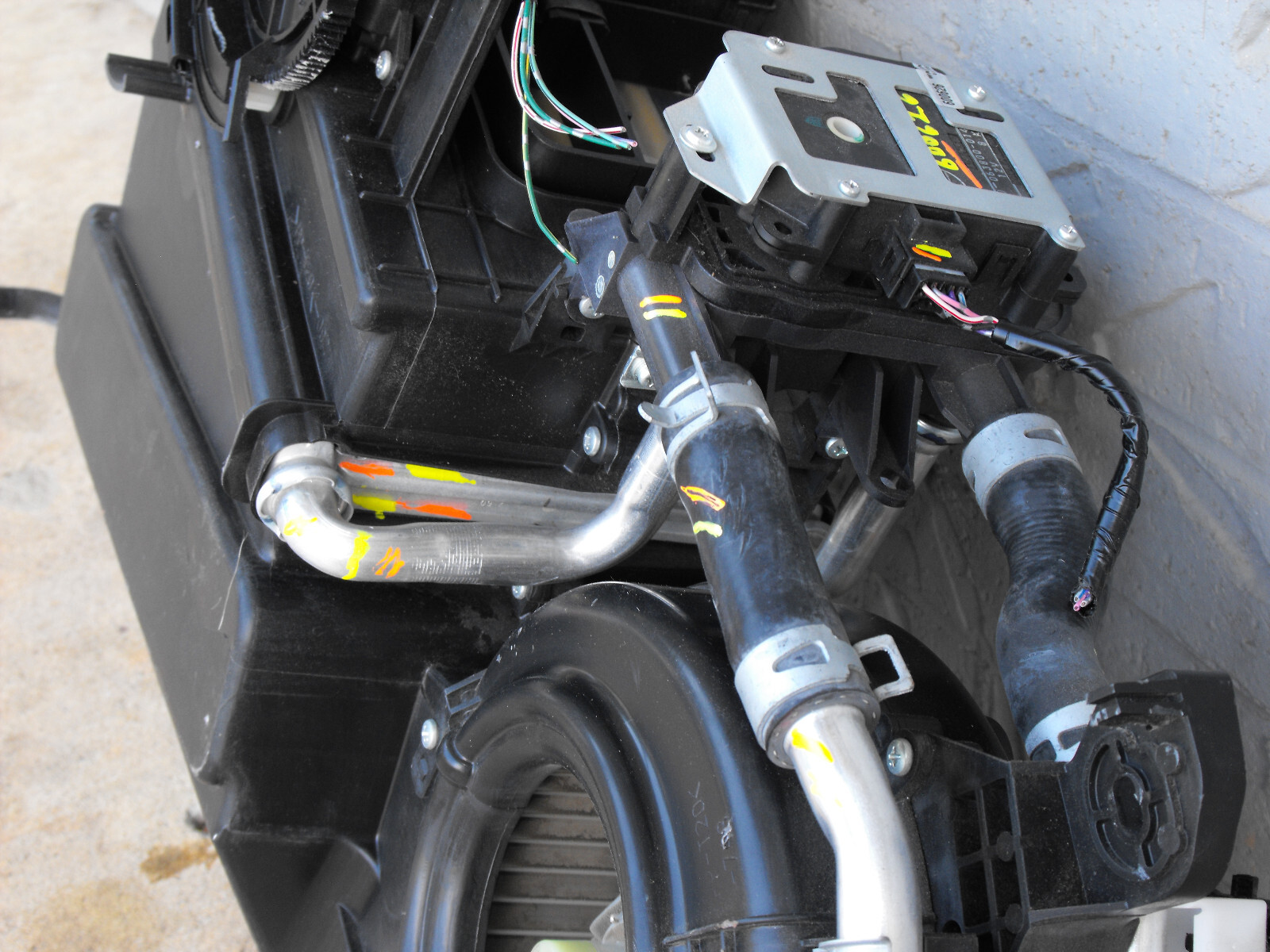 0610 Toyota Sienna AC Heater Core Evaporator Housing Assembly Blower