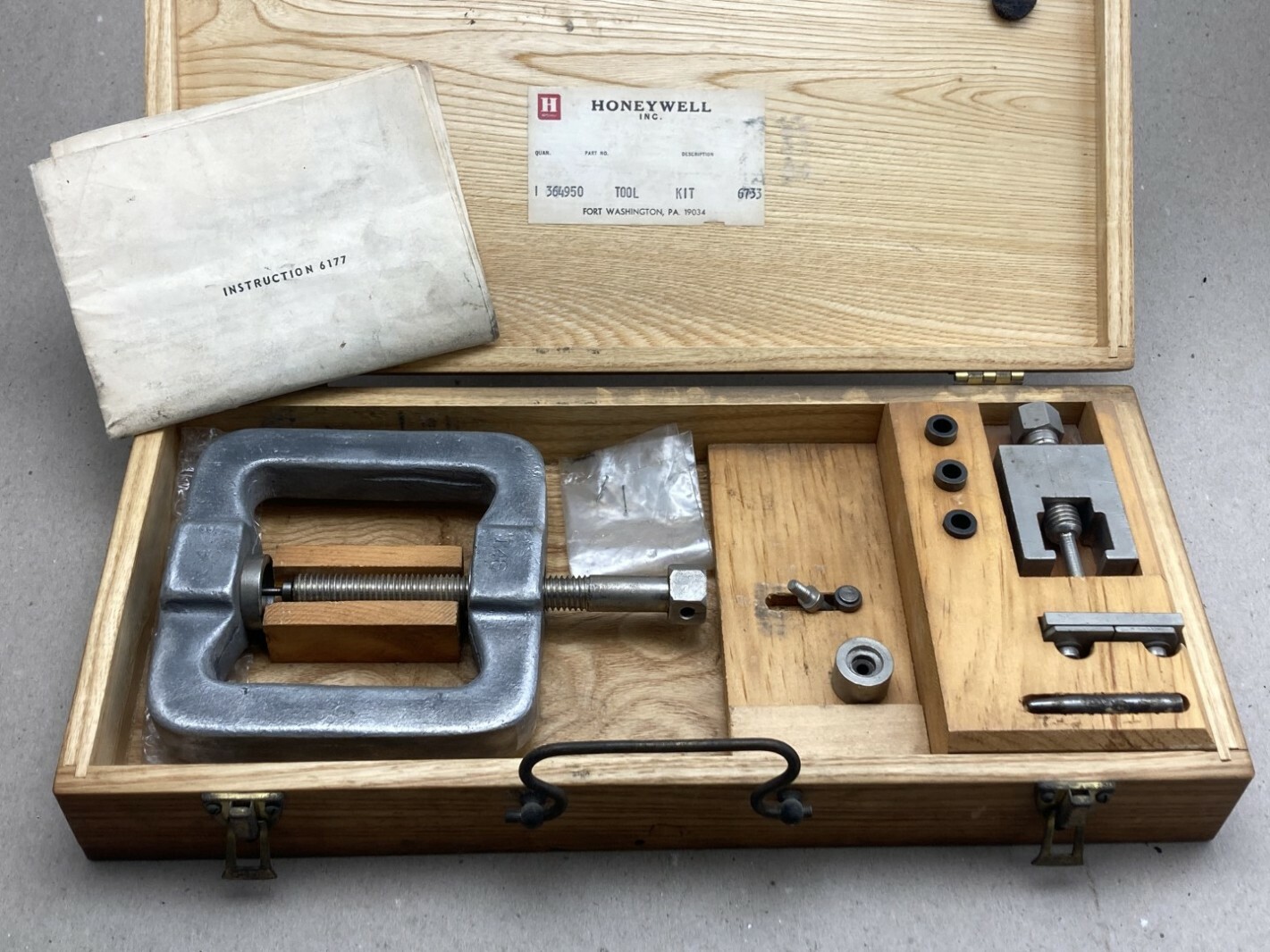 Honeywell Inc. Tool Kit , 364950
