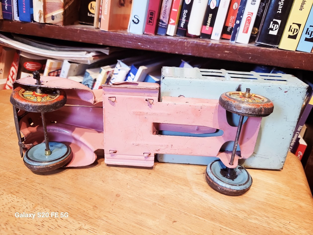 NICE VINTAGE 1930's WYANDOTTE PRESSED STEEL PINK & BLUE EASTER BUNNY STAKE TRUCK
